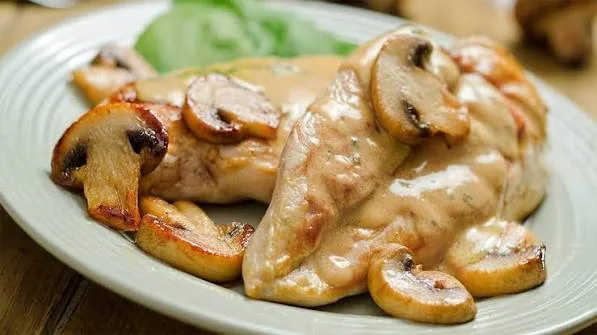 وجبة بيكاتا تشيكن مشروم